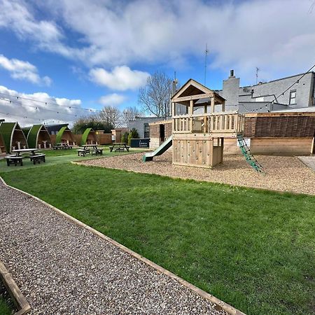 Black Bull Retreat, Barmston With Private Hot Tubs Driffield Bagian luar foto