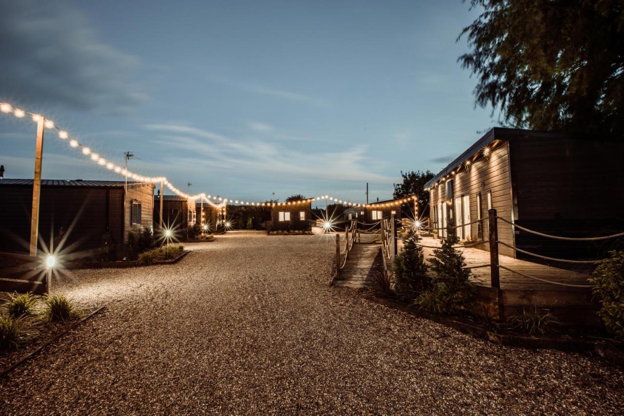 Black Bull Retreat, Barmston With Private Hot Tubs Driffield Bagian luar foto