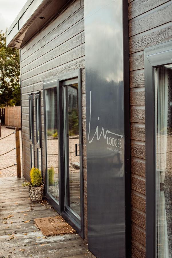 Black Bull Retreat, Barmston With Private Hot Tubs Driffield Bagian luar foto