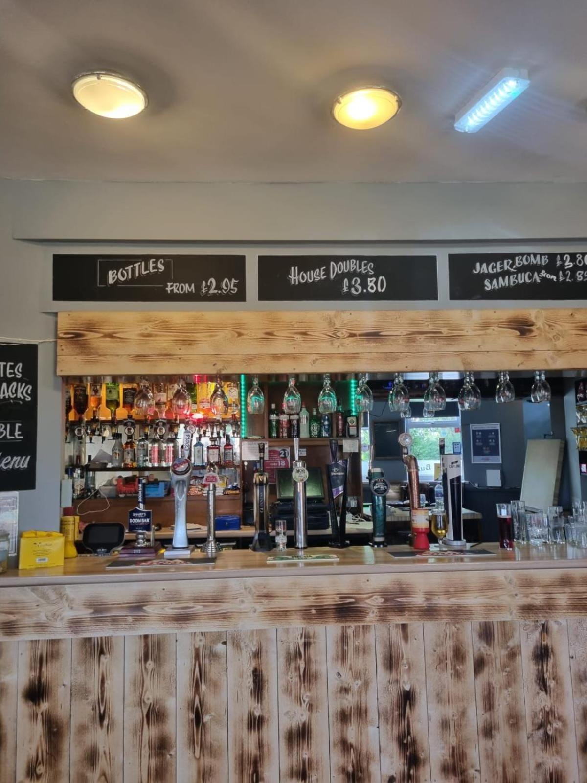 Black Bull Retreat, Barmston With Private Hot Tubs Driffield Bagian luar foto