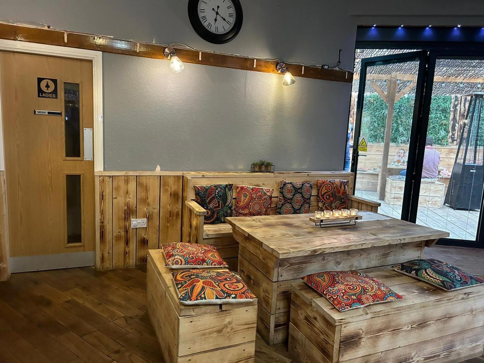 Black Bull Retreat, Barmston With Private Hot Tubs Driffield Bagian luar foto
